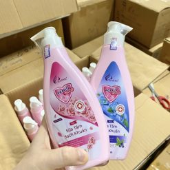 Combo 2 Chai Sữa Tắm Sạch Khuẩn Charme Family Care - 8936194691590