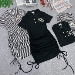 Đầm thun cotton nữ ôm dây rút 2 bên cổ bẻ in chữ miu miu - DBO1398