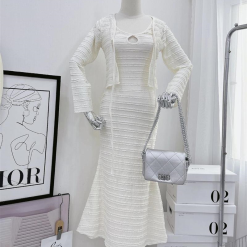 Sét ren thun đầm body khoét ngực đuôi xoè + khoác dây tơ - VD5824