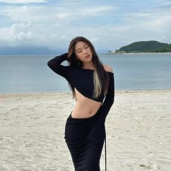 Đầm body đen trễ vai khoét eo 1 bên - VD5834