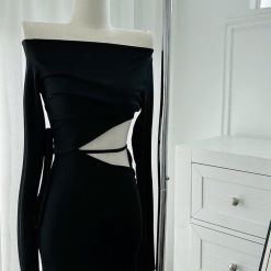 Đầm body đen trễ vai khoét eo 1 bên - VD5834