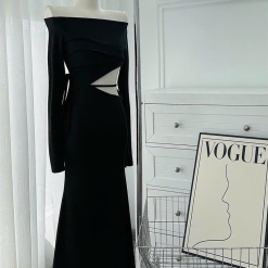 Đầm body đen trễ vai khoét eo 1 bên - VD5834