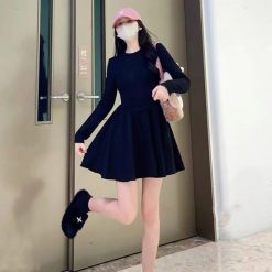 Đầm xoè tay dài len đen - VD5840