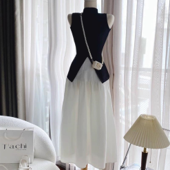 Sét áo đen xẻ tà khoét lưng + chân váy midi xoè - VD5845