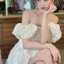 Đầm kem xô thêu 2 dây vai rớt phồng tùng bèo - VD5868