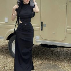 Sét áo đen cổ cao tà bàu + chân váy midi - VD5872