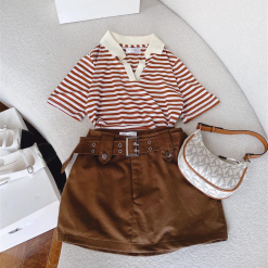 Set pull sọc cổ polo viền trắng + chân váy kaki nâu kèm belt - VD5882