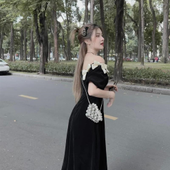Đầm nhung bẹt vai đính nơ kem - VD5897