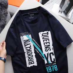 Áo Thun Nam Cổ Tròn Màu Xanh Đen Rurumen In Chữ N 1978 - AB493