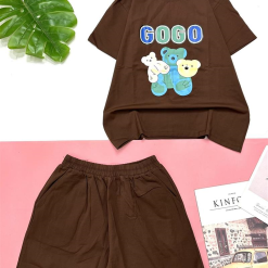 Đồ bộ quần đùi áo tay ngắn in chữ gogo và hình gấu - DBO4339