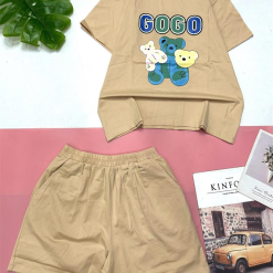 Đồ bộ quần đùi áo tay ngắn in chữ gogo và hình gấu - DBO4339