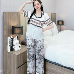 Đồ bộ pijama latin quần dài áo tay ngắn cổ bẻ in hình dể thương - DBO4363