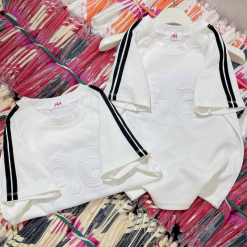 Áo Thun Nữ Cổ Tròn Baby Tee Tay Viền Sọc In Dập Nổi Chữ A Mạc AH787 - AG1242