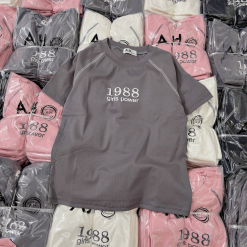 Áo Thun Nữ Cổ Tròn Baby Tee In Số 1988 Mạc AH787 - AG1245