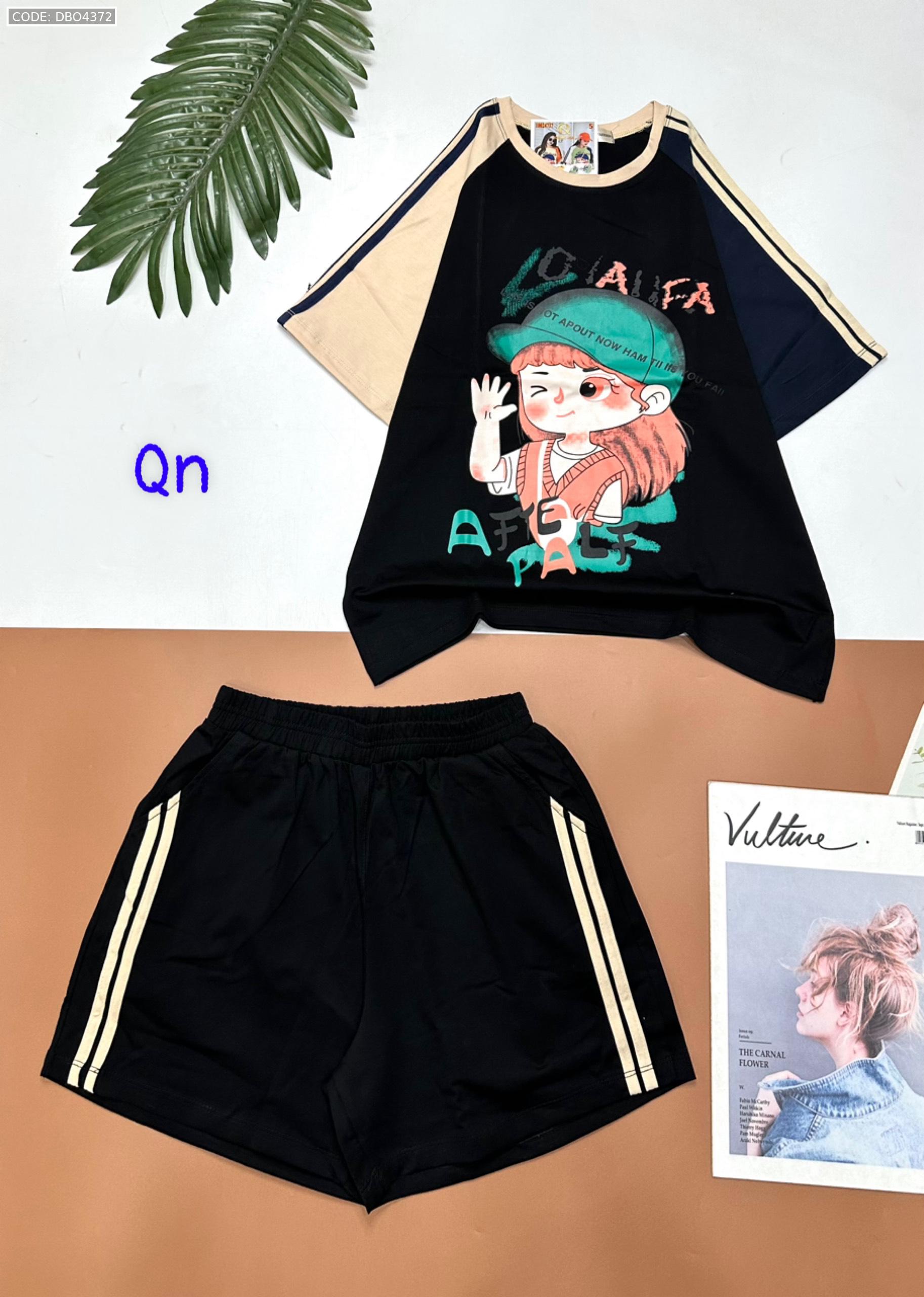 Đồ bộ quần đùi áo tay ngắn in hình bé đội nón Đồ bộ quần đùi áo tay ngắn in hình bé đội nón