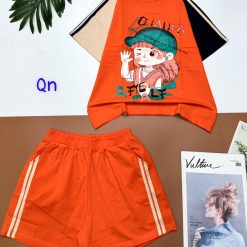 Đồ bộ quần đùi áo tay ngắn in hình bé đội nón Đồ bộ quần đùi áo tay ngắn in hình bé đội nón - DBO4372