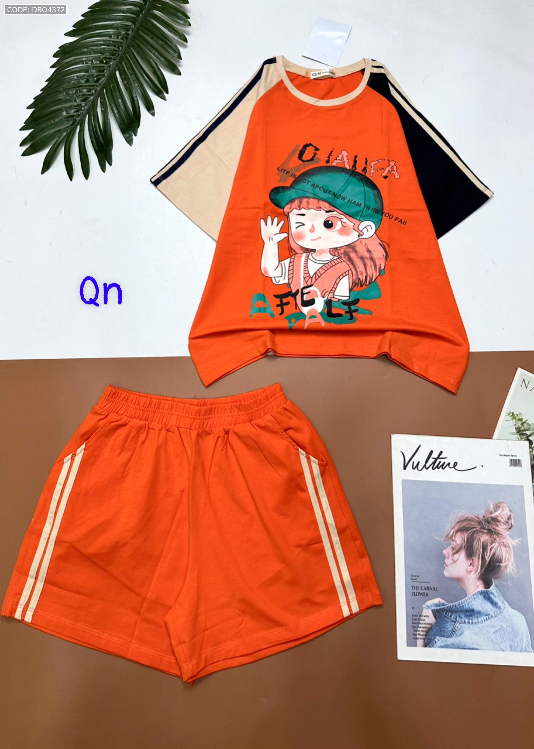 Đồ bộ quần đùi áo tay ngắn in hình bé đội nón Đồ bộ quần đùi áo tay ngắn in hình bé đội nón