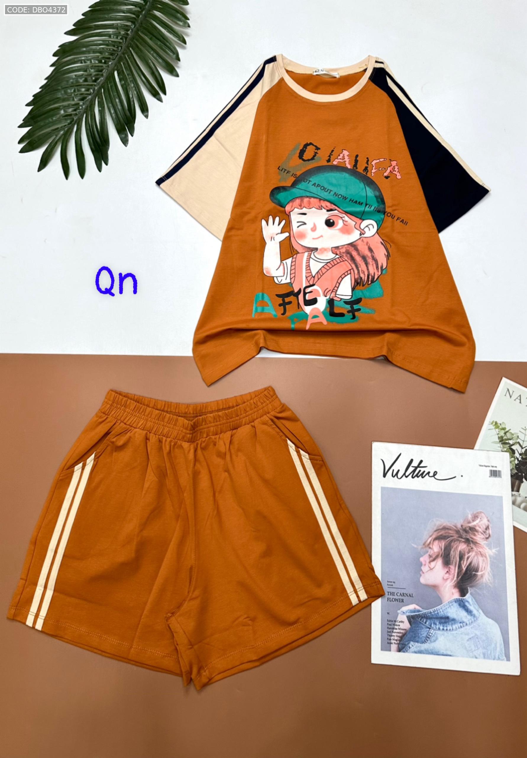 Đồ bộ quần đùi áo tay ngắn in hình bé đội nón Đồ bộ quần đùi áo tay ngắn in hình bé đội nón