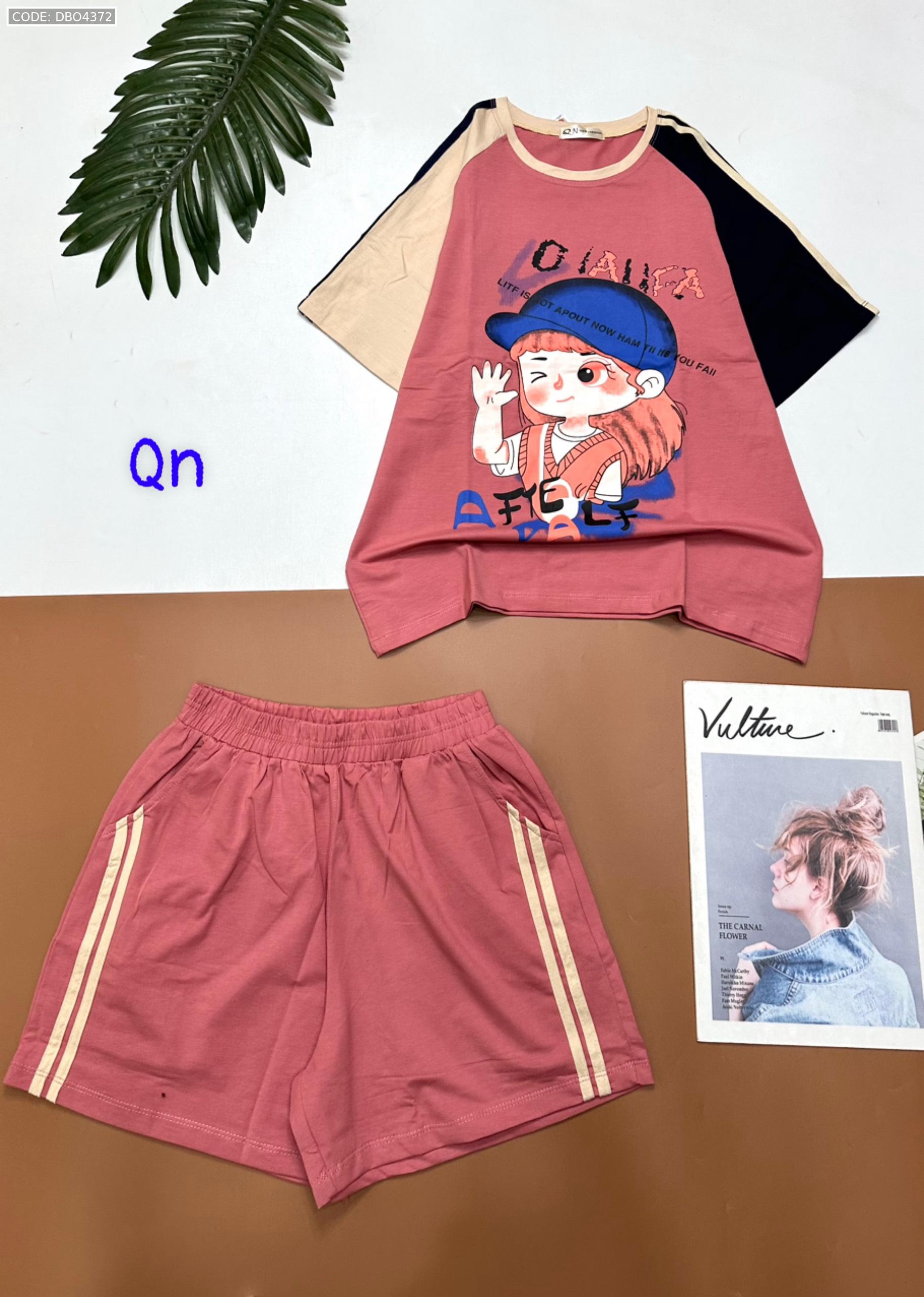 Đồ bộ quần đùi áo tay ngắn in hình bé đội nón Đồ bộ quần đùi áo tay ngắn in hình bé đội nón