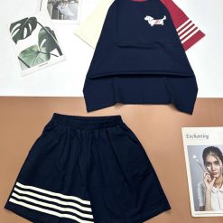 Đồ bộ quần đùi áo tay ngắn in hình con chó bên phải - DBO4397