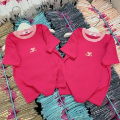 Áo thun nữ thuê logo trước ngực Baby Tee ôm body từ 35kg - 55kg - AG1339