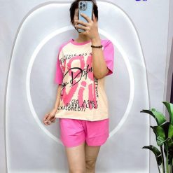 Đồ bộ quần đùi áo tay ngắn in nhiều chữ trên áo - DBO4484