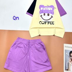 Đồ bộ quần đùi áo tay ngắn in hình mặt cười đội nón chữ coffee - DBO4502