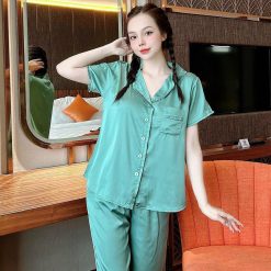 Đồ bộ satin trơn quần lửng áo 2 sơ mi có túi trước may viền - DBO4601