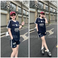 Đồ bộ quần đùi áo tay ngắn sọc tay áo và quần in nhiều chữ - DBO4608