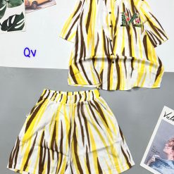 Đồ bộ sọc loang quần đùi áo sơ mi tay ngắn cổ bẻ in chữ M - DBO4611