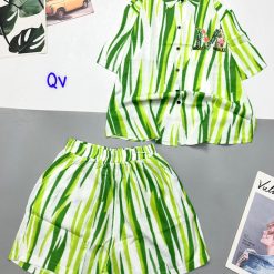 Đồ bộ sọc loang quần đùi áo sơ mi tay ngắn cổ bẻ in chữ M - DBO4611