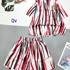 Đồ bộ sọc loang quần đùi áo sơ mi tay ngắn cổ bẻ in chữ M - DBO4611