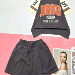 Đồ bộ quần đùi áo tay ngắn in chữ DRUG - DBO4630