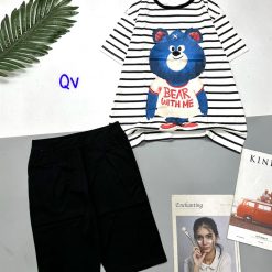 Đồ bộ quần lửng trơn áo tay ngắn sọc ngang in hình gấu - DBO4657