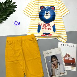 Đồ bộ quần lửng trơn áo tay ngắn sọc ngang in hình gấu - DBO4657