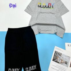 Đồ bộ quần lửng đen áo tay ngắn in chữ CLOUDY - DBO4666