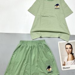 Đồ bộ quần đùi trơn áo tay ngắn kẻ sọc ngang in hình gấu - DBO4685