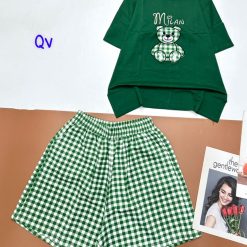 Đồ bộ quần đùi ca rô nhỏ áo thun in hình gấu - DBO4695