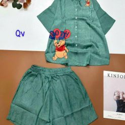 Đồ bộ quần đùi áo sơ mi tay ngắn in hình gấu Pooh - DBO4703