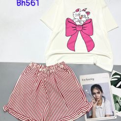 đồ bộ quần đùi bèo sọc áo tay ngắn in mèo nơ - DBO4883