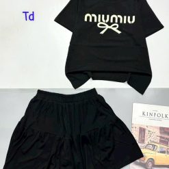 đồ bộ quần váy áo tay ngắn in chữ miu miu - DBO4902