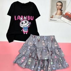 đồ bộ áo thun borip chân váy vải gió nhăn in hình chữ LABUBU - DBO4951