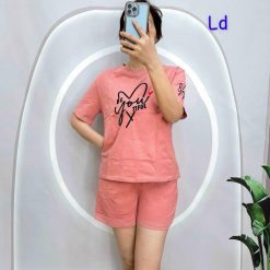 Đồ bộ quần đùi áo tay ngắn in trái tim và chữ - DBO4954