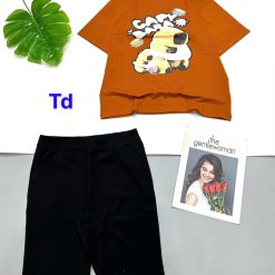 Đồ bộ quần lửng đen áo tay ngắn in hình gấu capybara - DBO5000