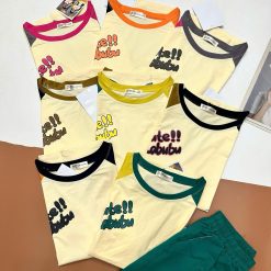 Đồ bộ quần đùi cùng màu tay áo bên phải áo tay ngắn tay 2 màu labubu - DBO5009