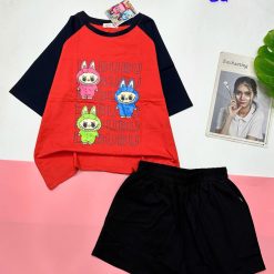 Đồ bộ quần đùi áo tay ngắn in hình 3 bé labubu - DBO5025