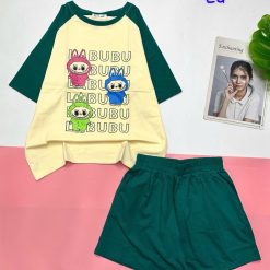 Đồ bộ quần đùi áo tay ngắn in hình 3 bé labubu - DBO5025