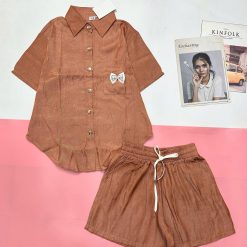 Đồ bộ quần đùi áo sơ mi tay ngắn jean in nơ trước túi áo - DBO5090