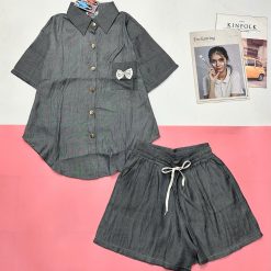 Đồ bộ quần đùi áo sơ mi tay ngắn jean in nơ trước túi áo - DBO5090