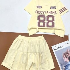 Đồ bộ áo thun chân váy xếp ly lớn in số 88 - DBO5124